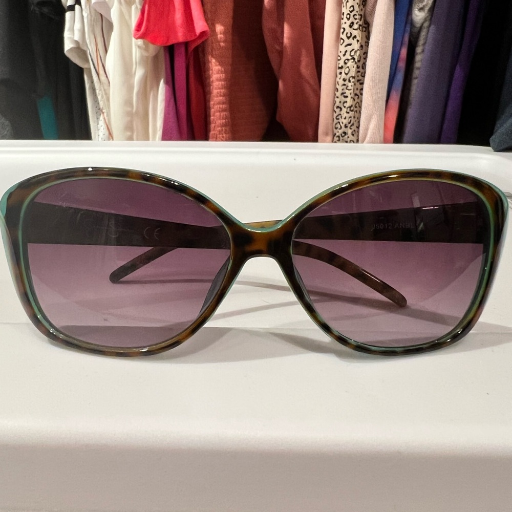 Mint and leopard oversized sunglasses by Jessica Simpson